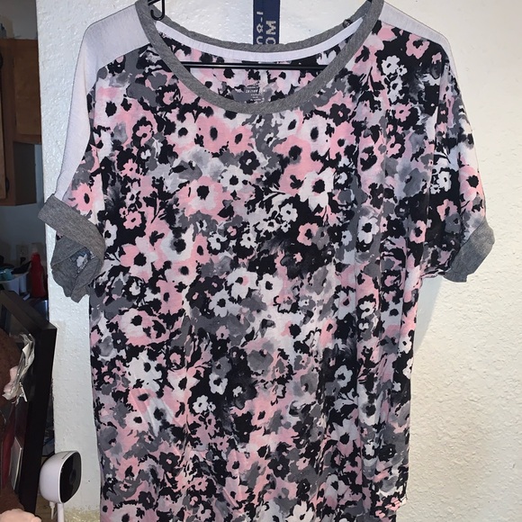 Secret Treasures Floral Women's Top - Pink, Black, and Gray - Picture 1 of 1